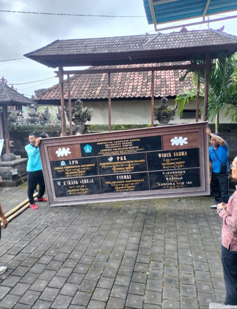 Antisipasi kerobahan papan nama Kantor Kelurahan Sempidi ,Selasa ,29 Juli 2025